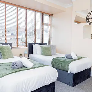 The Radleys Holiday home